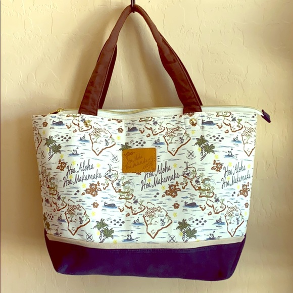 Disney Handbags - Disney Hawaii Aulani tote bag